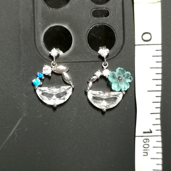 Orient zircon asymmetric earrings - Picture 3 of 6